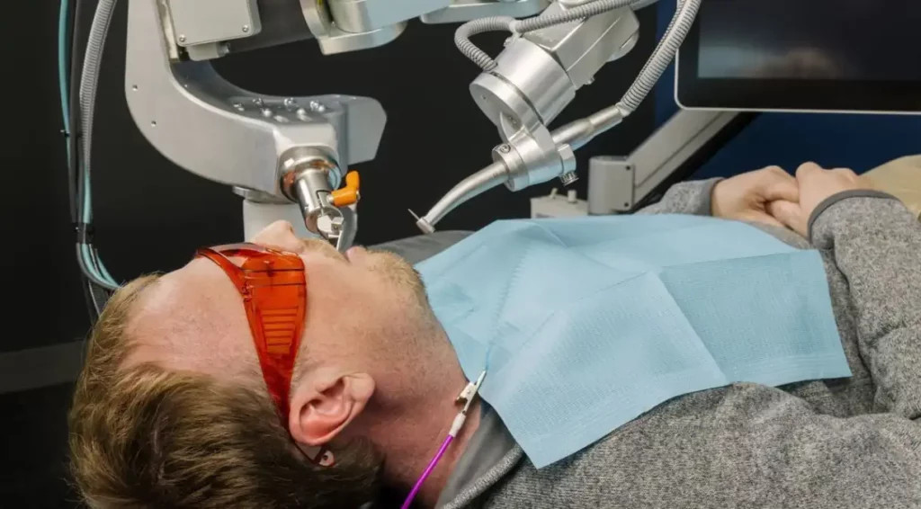 robo cirurgiao dentista 1