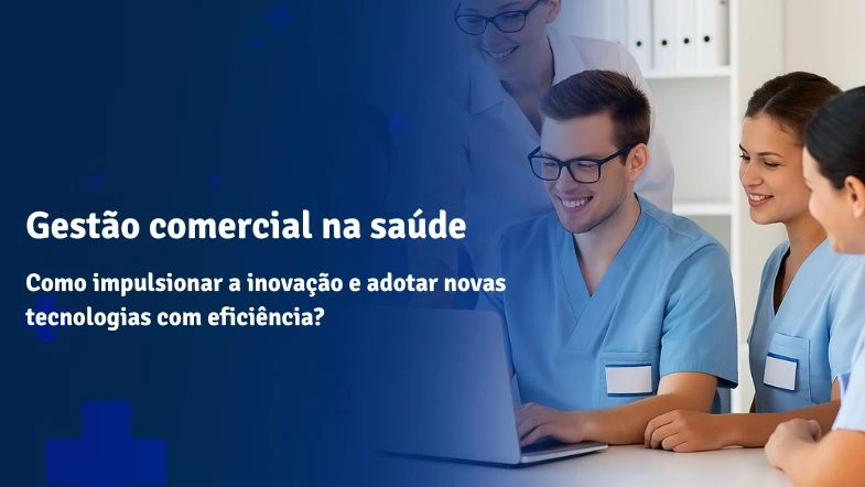 Grupo de profissionais de saúde vestidos com uniformes azuis interagem em torno de um laptop em ambiente clínico, representando trabalho em equipe e inovação em gestão comercial na área da saúde. À esquerda, destaque para o título “Gestão comercial na saúde” e subtítulo “Como impulsionar a inovação e adotar novas tecnologias com eficiência?”, sobre fundo azul com elementos gráficos sutis.