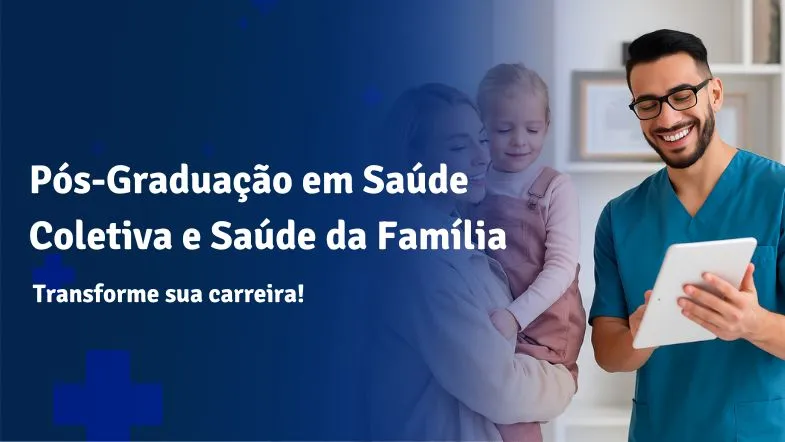 Profissional de saúde sorridente com uniforme azul e tablet ao lado de mãe e filha pequenas, promovendo a Pós-Graduação em Saúde Coletiva e Saúde da Família.