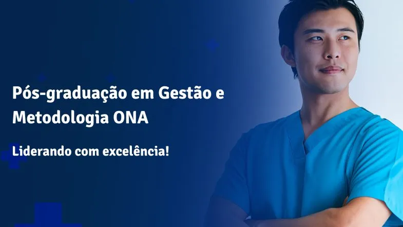 Profissional da saúde com uniforme azul, promovendo a pós-graduação em Gestão e Metodologia ONA da Faculdade ITH, com destaque para liderança e excelência.