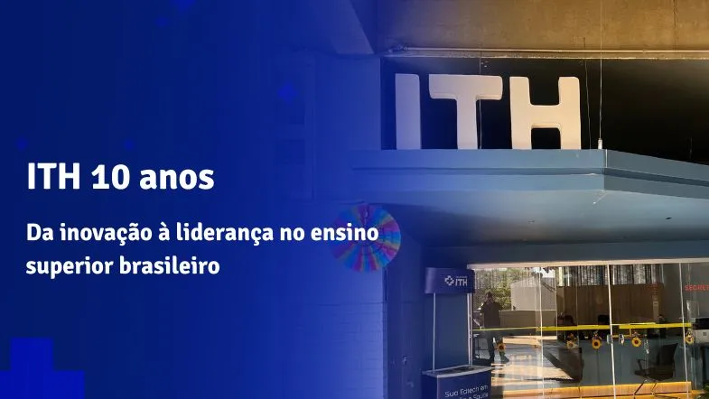 Fachada da Faculdade ITH com letreiro e banner comemorativo dos 10 anos, destacando a trajetória da instituição no ensino superior brasileiro.