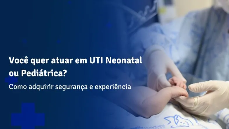 Enfermeira segurando a mão de recém-nascido em UTI Neonatal, representando formação prática em saúde infantil.