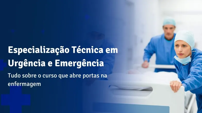 Técnicos de enfermagem em aula prática de especialização em urgência e emergência, atuando em simulação hospitalar com pacientes críticos.