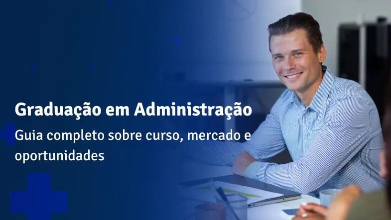 Estudante sorridente em ambiente corporativo representando o curso de Administração presencial.