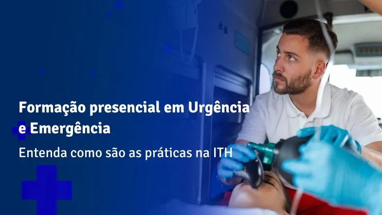 Profissional de saúde realizando atendimento emergencial dentro de uma ambulância, utilizando bolsa-válvula-máscara em paciente simulado.